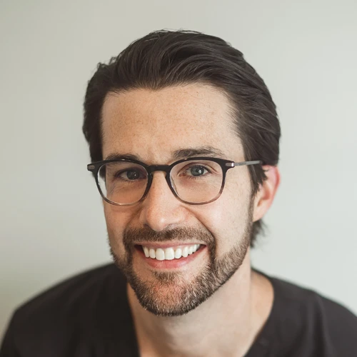 A headshot photo of chiropractor Andy Wright